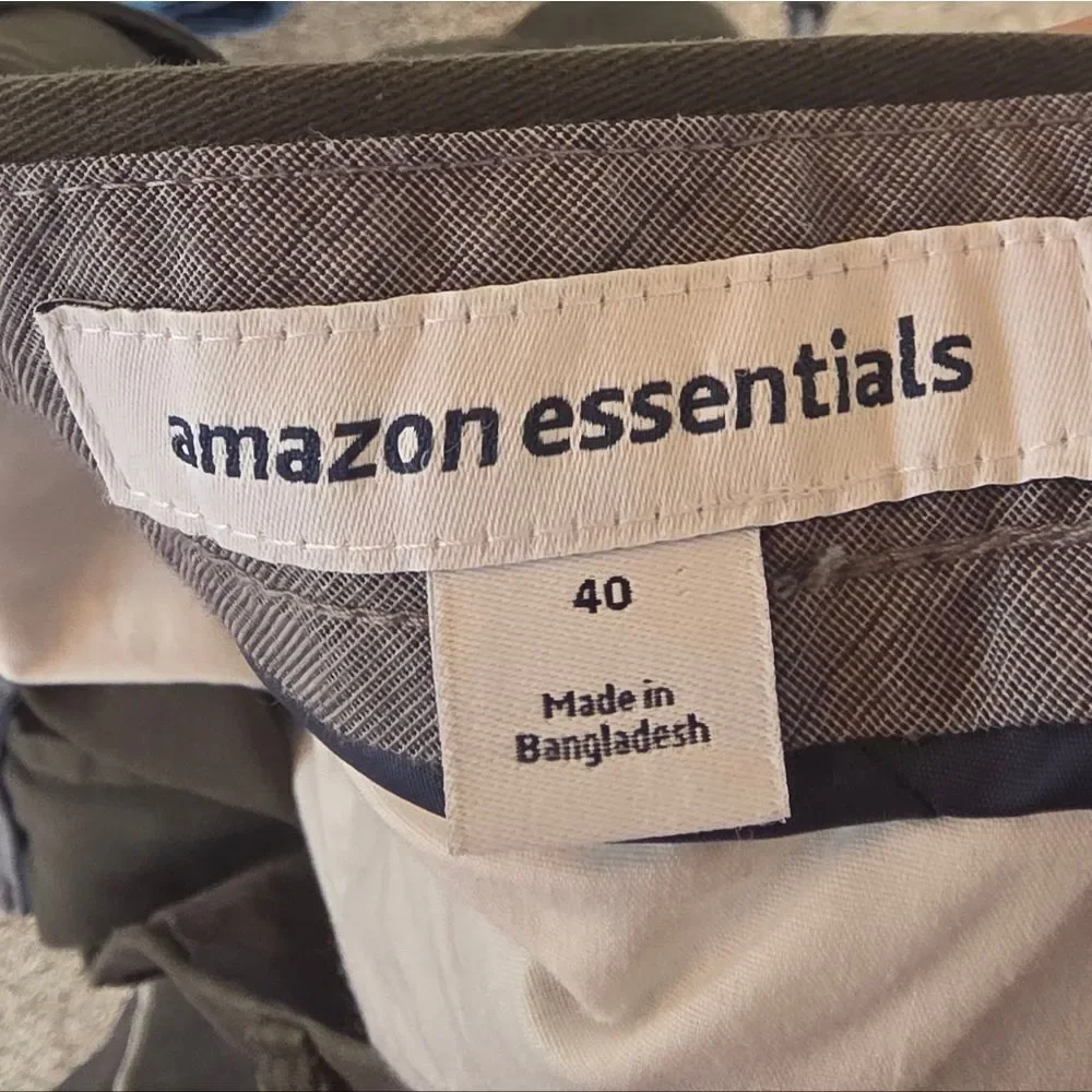 Amazon Essentials Men's Charcoal Flat Front Shorts, Size 40
